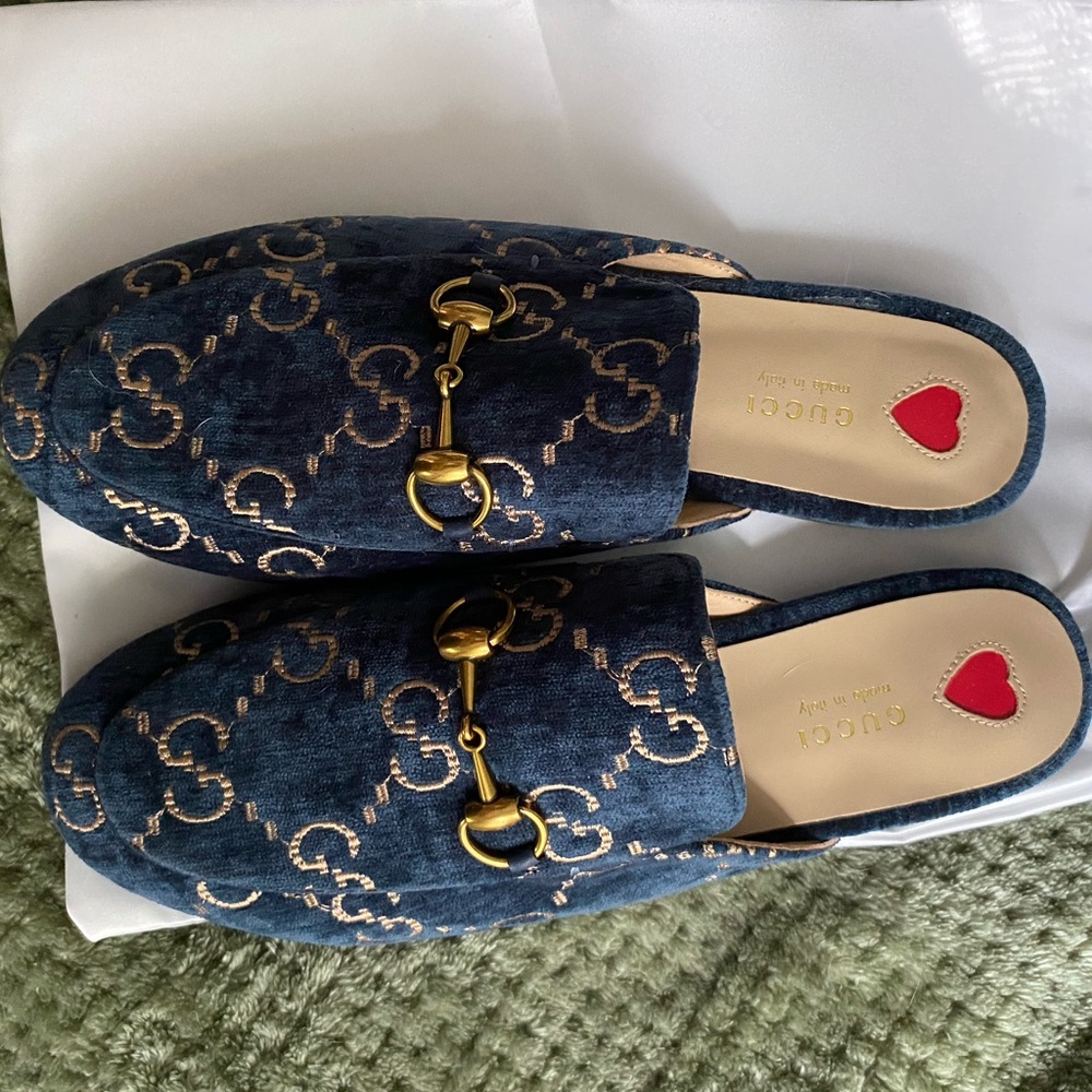 Gucci Navy logo velvet mules - NWT in box never worn! Size 43, fits like 11-11.5